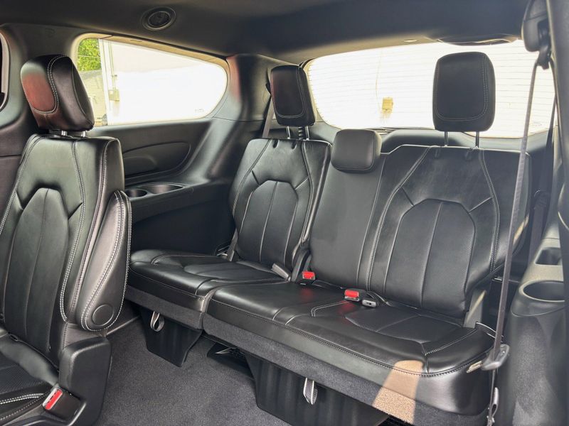 New 2025 Chrysler Pacifica SelectImage 29