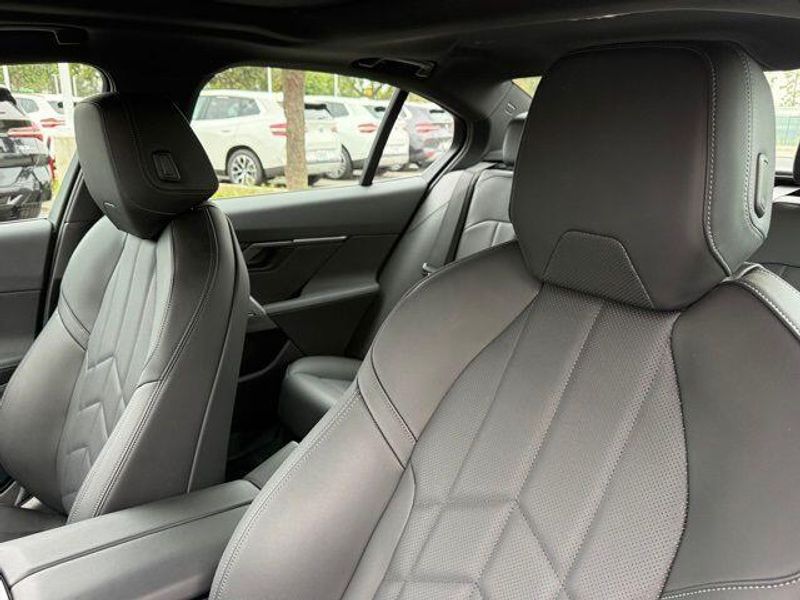 Used 2025 BMW i5 xDrive40Image 21
