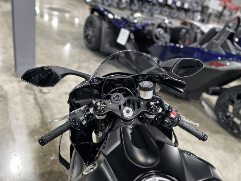 New 2025 Yamaha YZF-R1 Image 7
