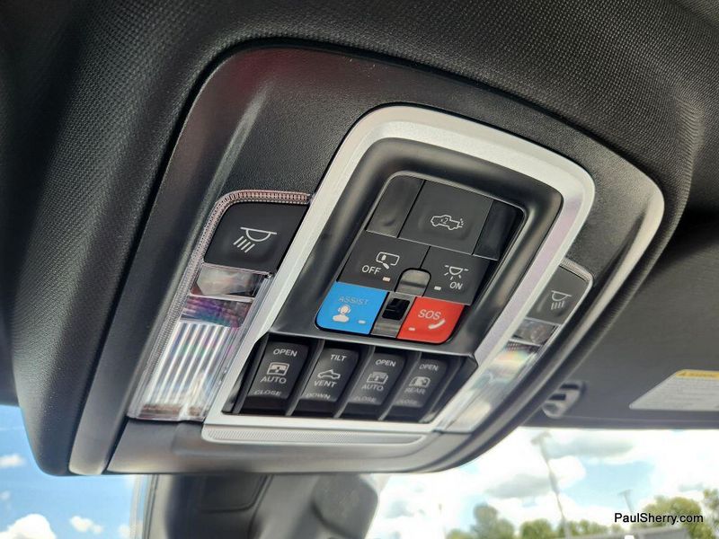 New 2026 RAM 1500 Laramie Crew Cab 4x4 5'7' Box