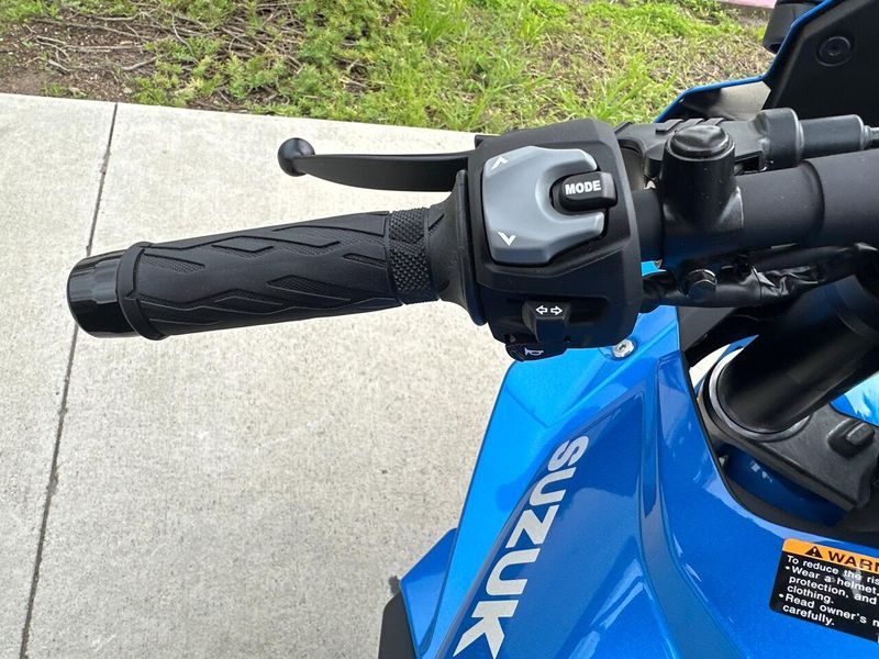 2025 Suzuki GSX-8R Image 10