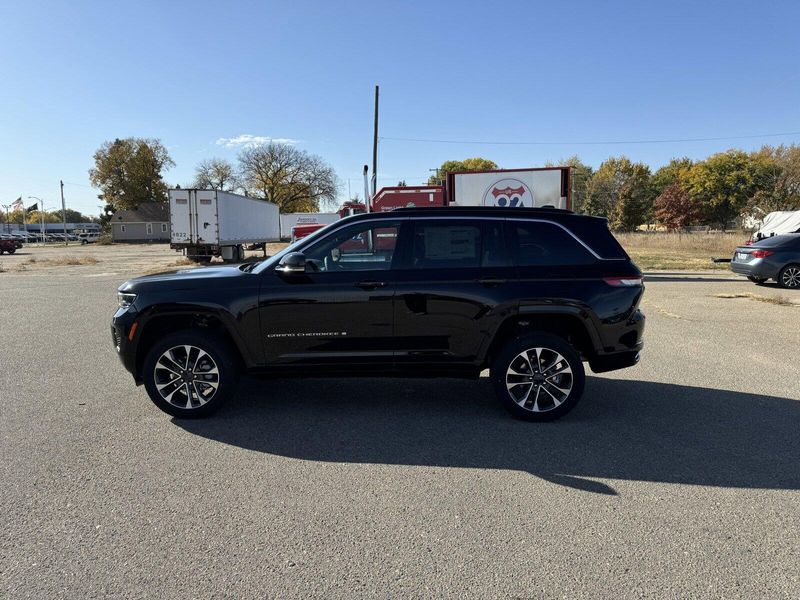 2025 Jeep Grand Cherokee OverlandImage 5