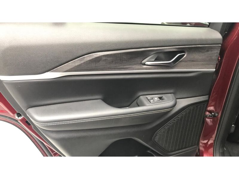 Used 2024 Jeep Grand Cherokee LimitedImage 16