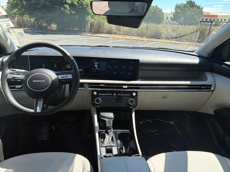 Used 2025 Hyundai Tucson SELImage 12