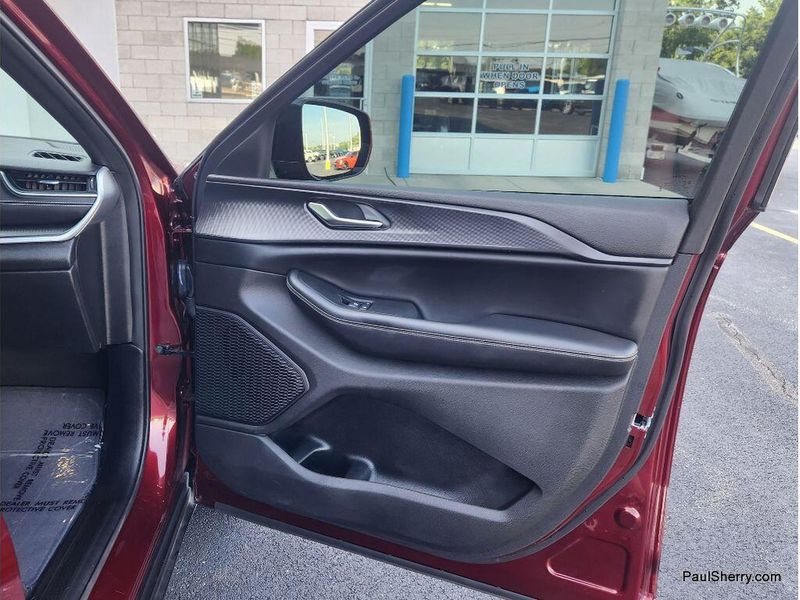 Used 2023 Jeep Grand Cherokee Altitude X