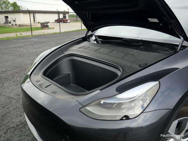 2024 Tesla Model Y Long RangeImage 18
