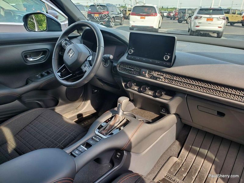 Used 2025 Honda HR-V SportImage 12