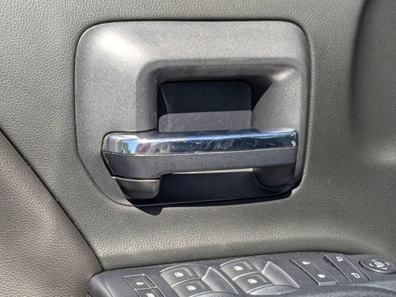 2018 Chevrolet Silverado 1500 LT photo 11