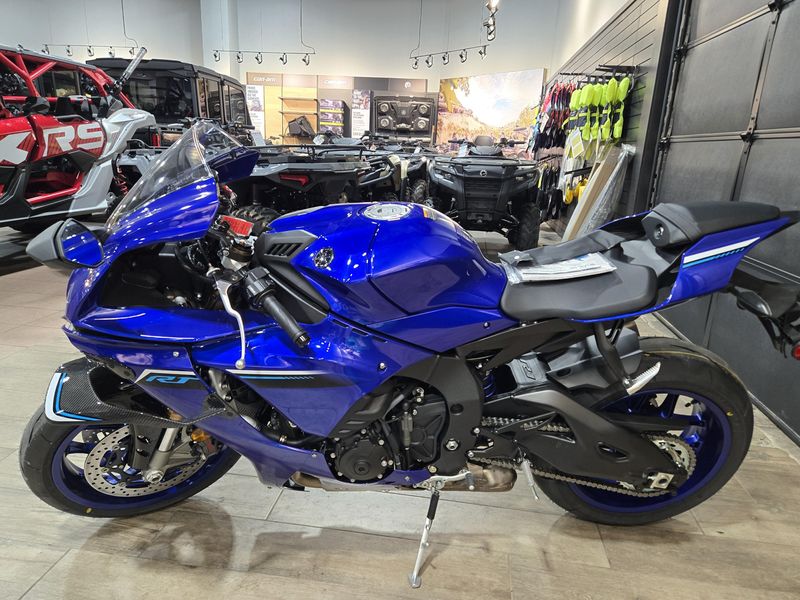 2025 Yamaha YZFR1 TEAM BLUE Image 3