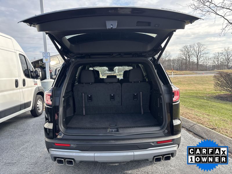 Used 2025 GMC Acadia FWD ElevationImage 8