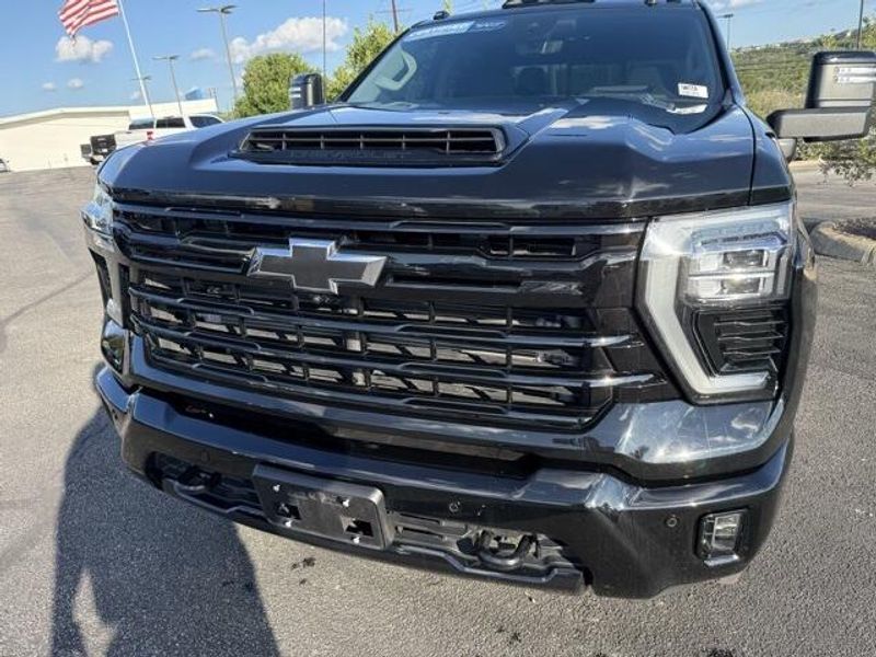 2024 Chevrolet Silverado 2500HD LT photo 3