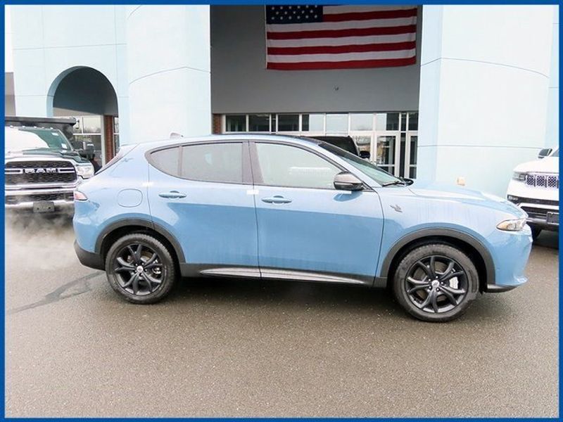 2024 Dodge Hornet R/T Plus in a Blue Steele exterior color and Blackinterior. Papas Jeep Ram In New Britain, CT 860-356-0523 papasjeepram.com 