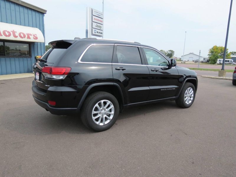 2021 Jeep Grand Cherokee Laredo E 4x4 4dr SUVImage 4