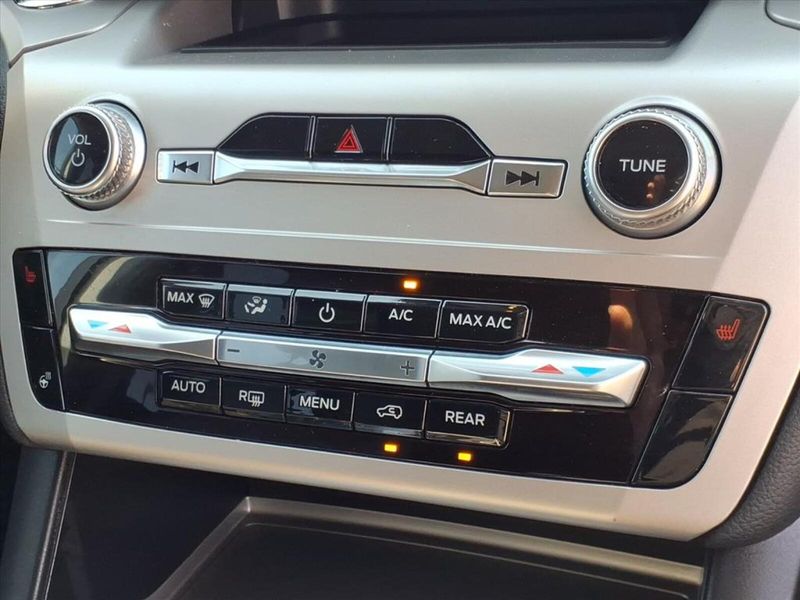 2022 Ford Explorer XLT photo 8