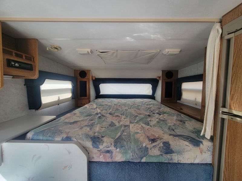 Used 1997 LANCE 9500 SQUIRE Image 9