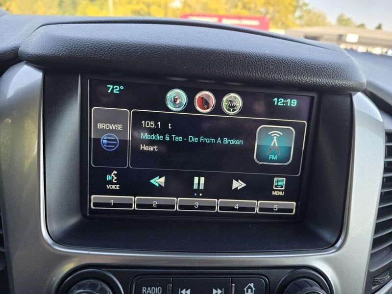 2015 Chevrolet Suburban 1500 LT photo 17