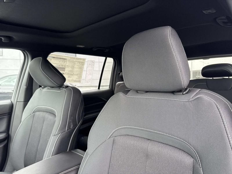 New 2026 Jeep Grand Cherokee L Laredo X 4x2