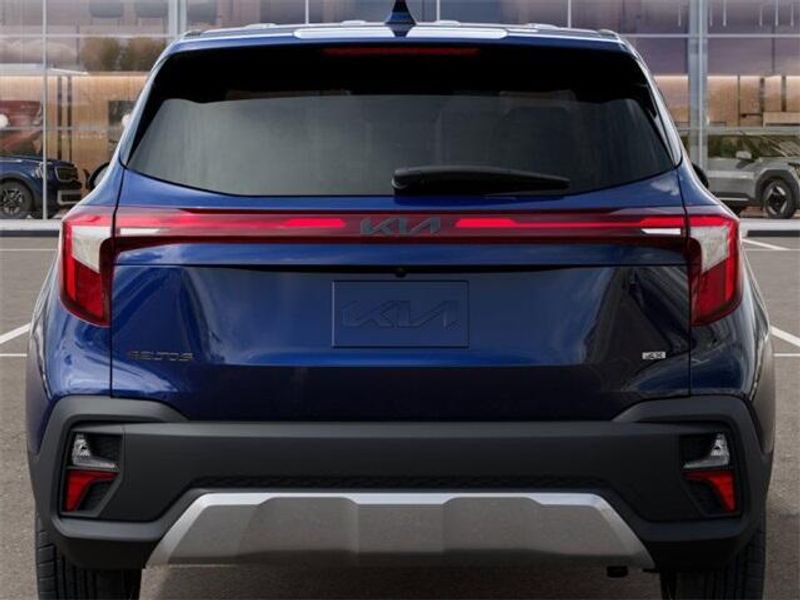 2025 Kia Seltos LXImage 13