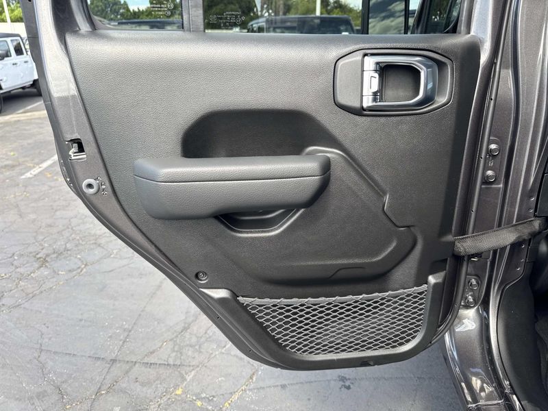 New 2026 Jeep Gladiator Sport S 4x4