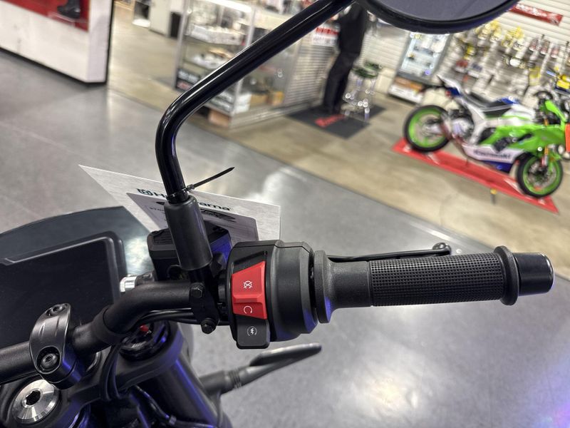 New 2024 Husqvarna SVARTPILEN 401 Image 12