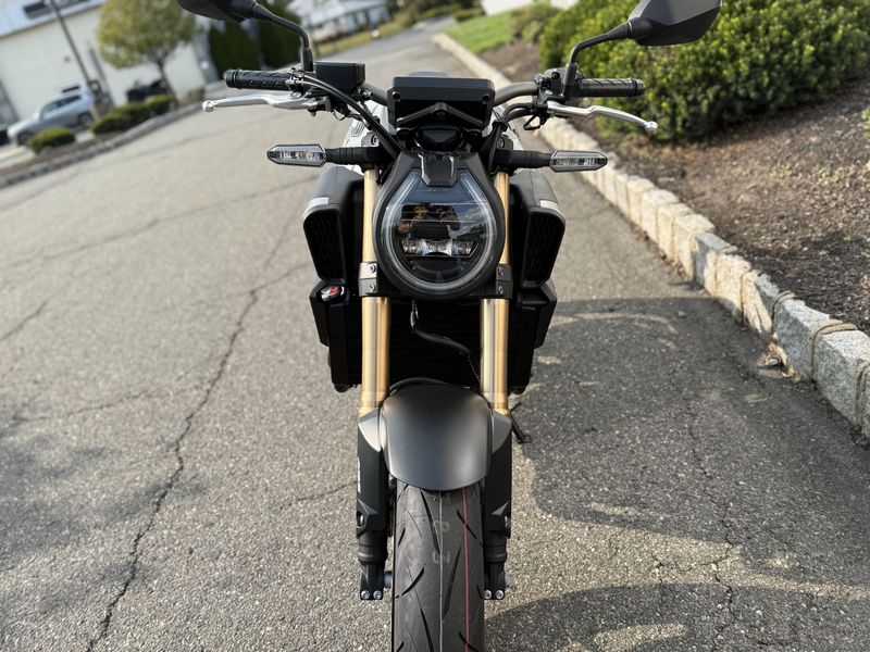 2025 Honda CB650R ECLUTCHImage 4