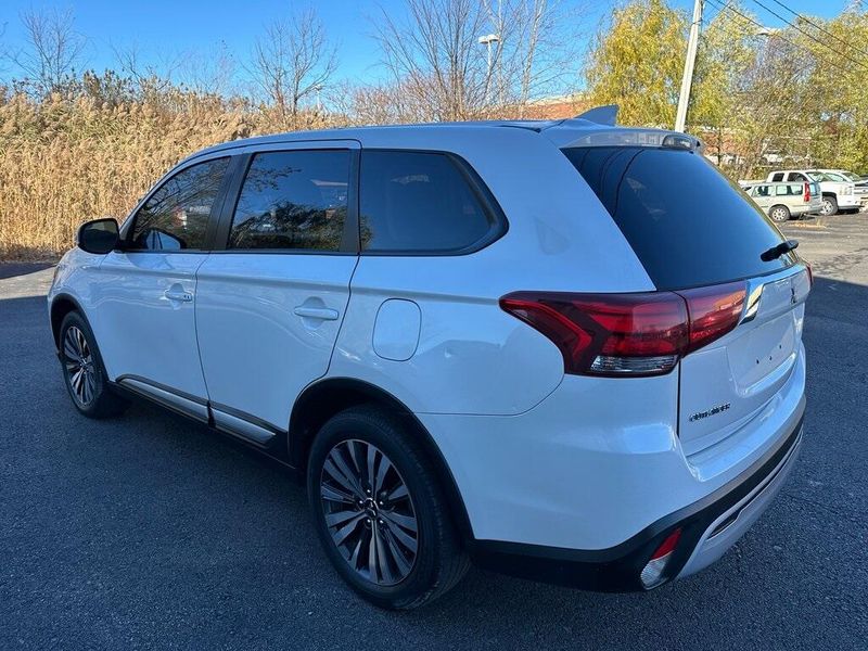 2020 Mitsubishi Outlander SEImage 14