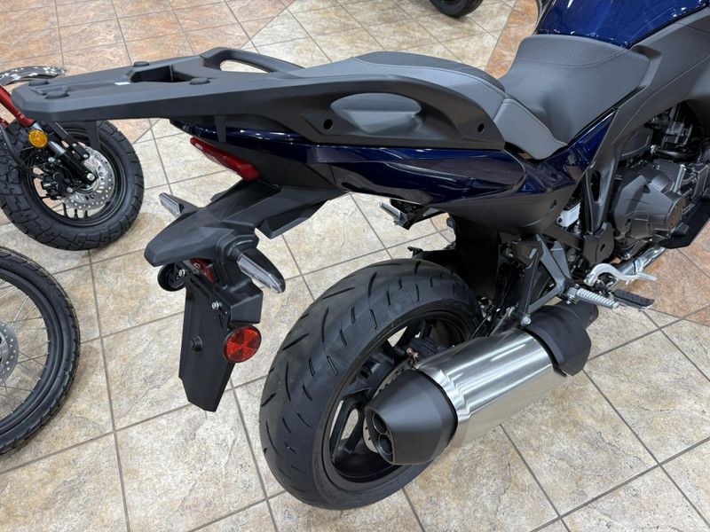 2025 Honda NT1100 DCT Image 11