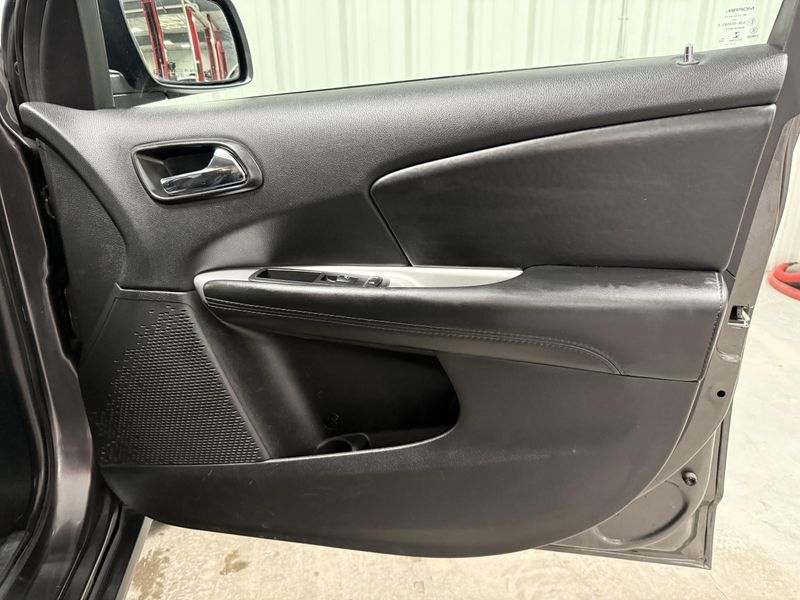 Used 2018 Dodge Journey SEImage 10