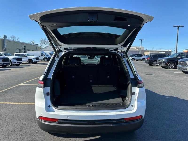 2025 Jeep Grand Cherokee Altitude X 4x4Image 11