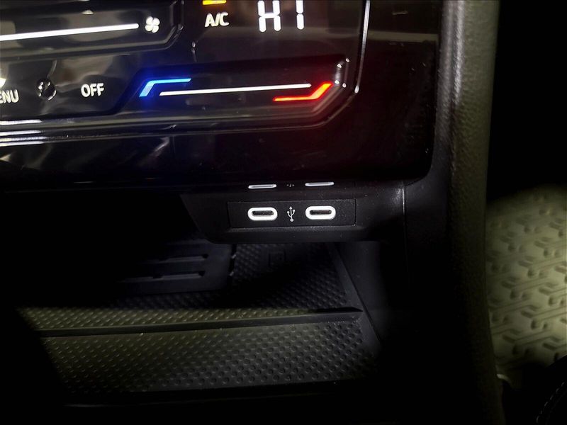 Used 2025 Volkswagen Jetta SE w/SunroofImage 20