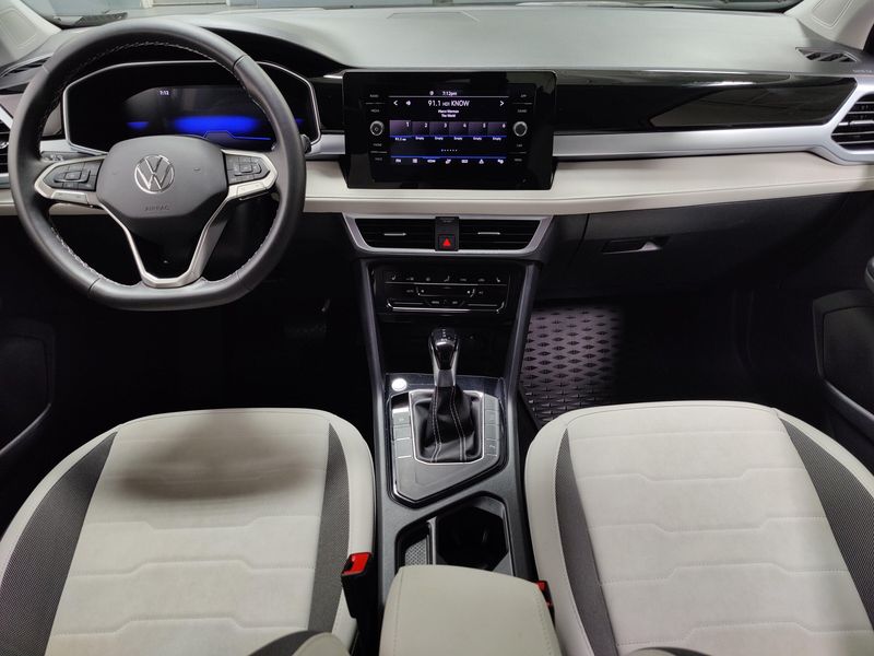Used 2025 Volkswagen Taos SEImage 12