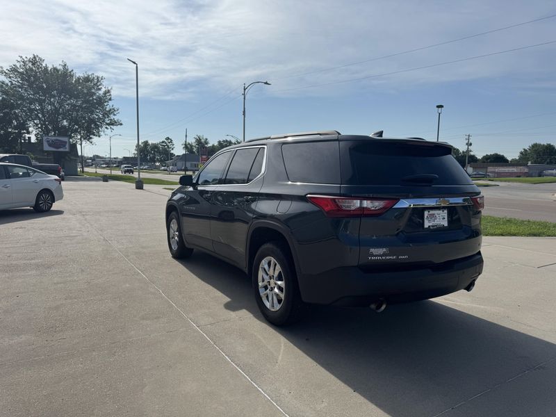 Used 2020 Chevrolet Traverse LT ClothImage 6