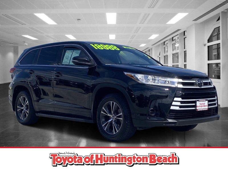 Used 2018 Toyota Highlander LEImage 1