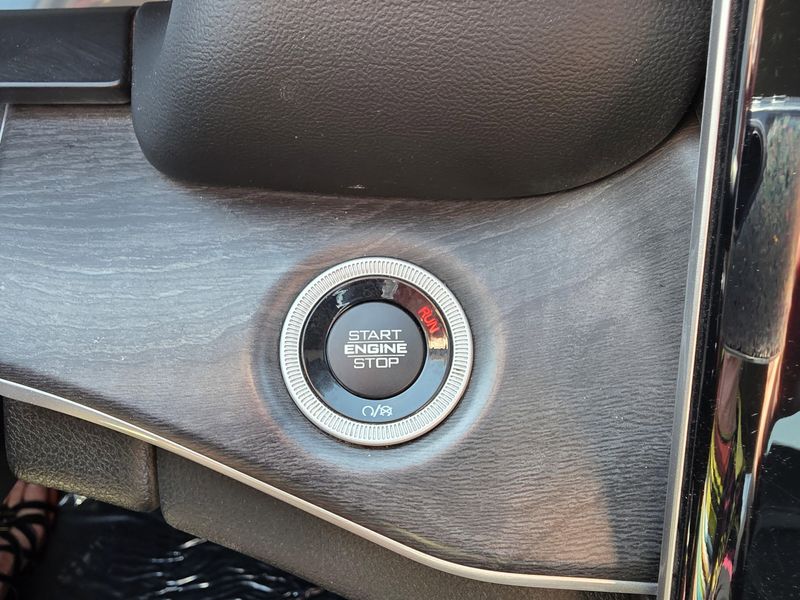 Used 2022 Jeep Grand Cherokee L LimitedImage 26