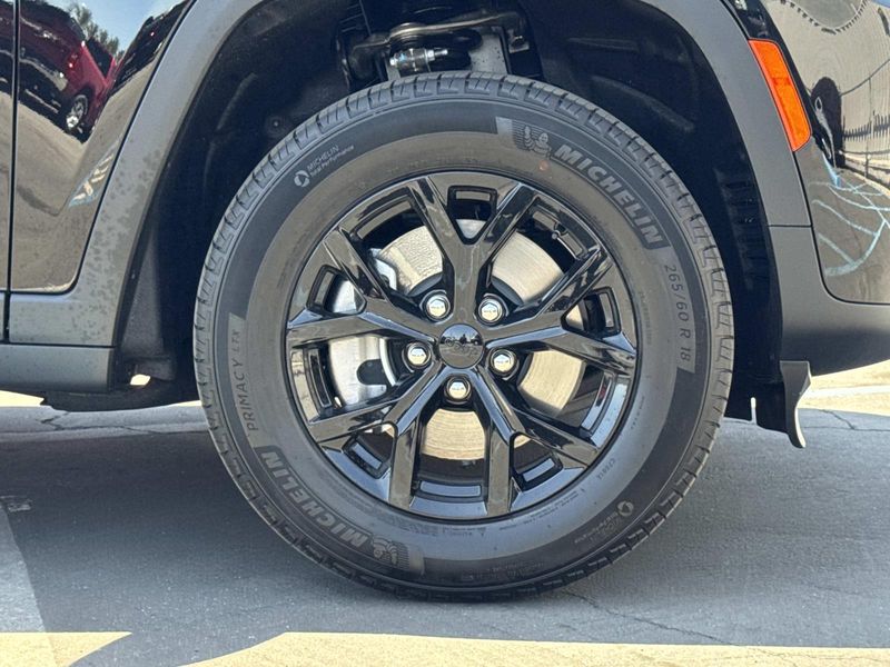 New 2026 Jeep Grand Cherokee L Laredo Altitude 4x2