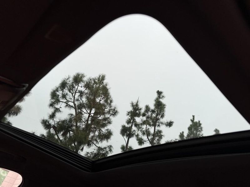 Used 2023 BMW 5 Series 530e iPerformanceImage 21