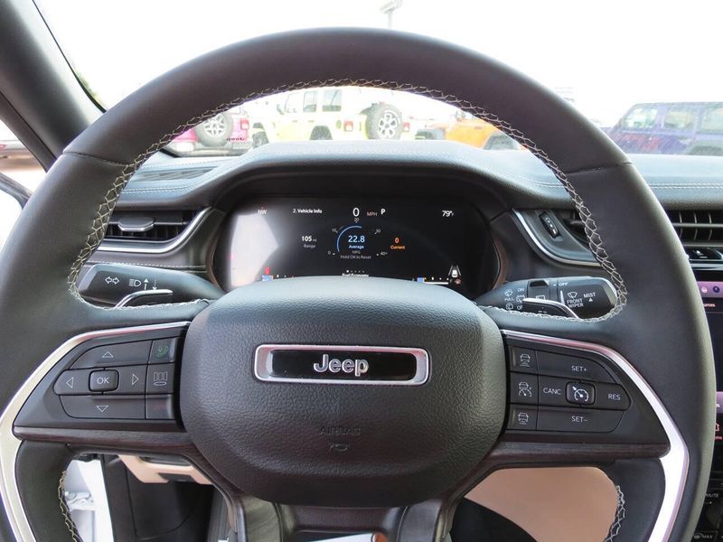 Used 2024 Jeep Grand Cherokee Limited 4x4 4dr SUVImage 10