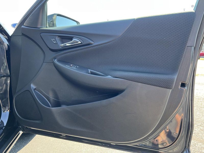 2023 Chevrolet Malibu 1LT photo 12