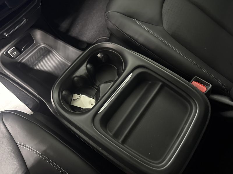 New 2027 Chrysler Pacifica SelectImage 21