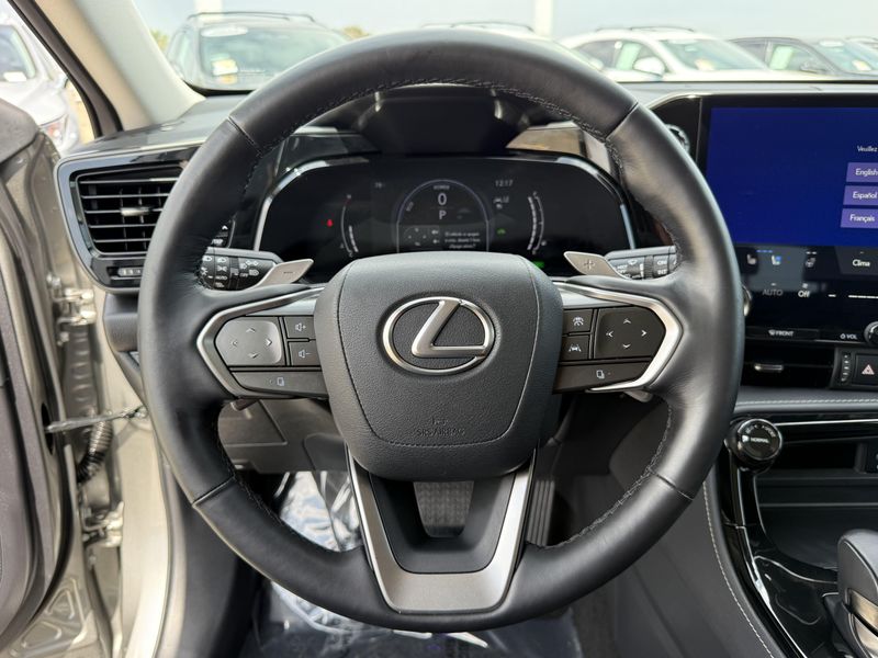 Used 2025 Lexus NX 350h LuxuryImage 22