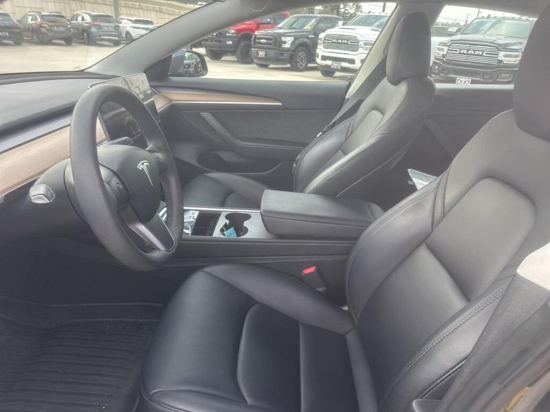 Used 2023 Tesla Model 3 BaseImage 9
