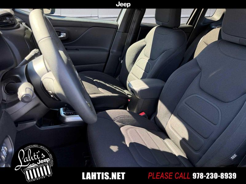 2022 Jeep Renegade Latitude photo 11