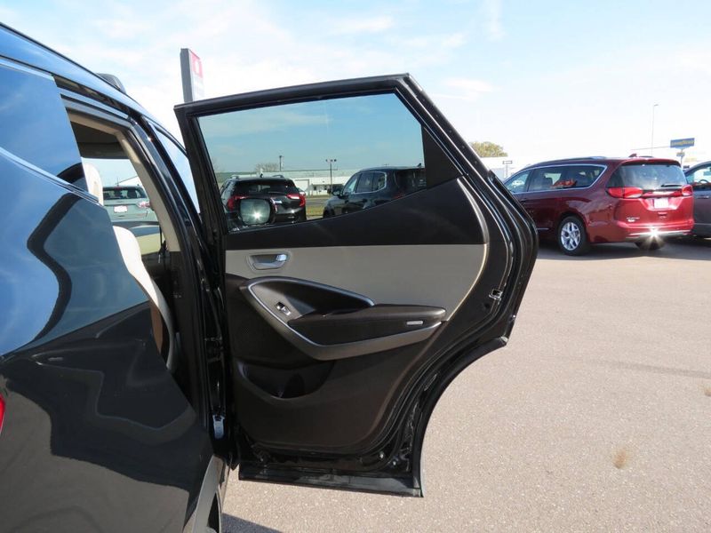 Used 2017 Hyundai Santa Fe Sport 2.4L AWD 4dr SUVImage 27