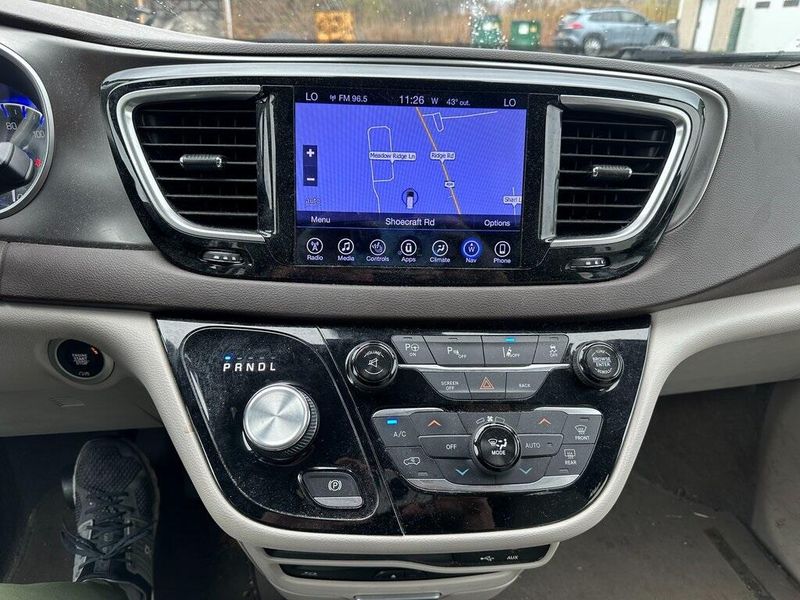 2017 Chrysler Pacifica Touring L PlusImage 8