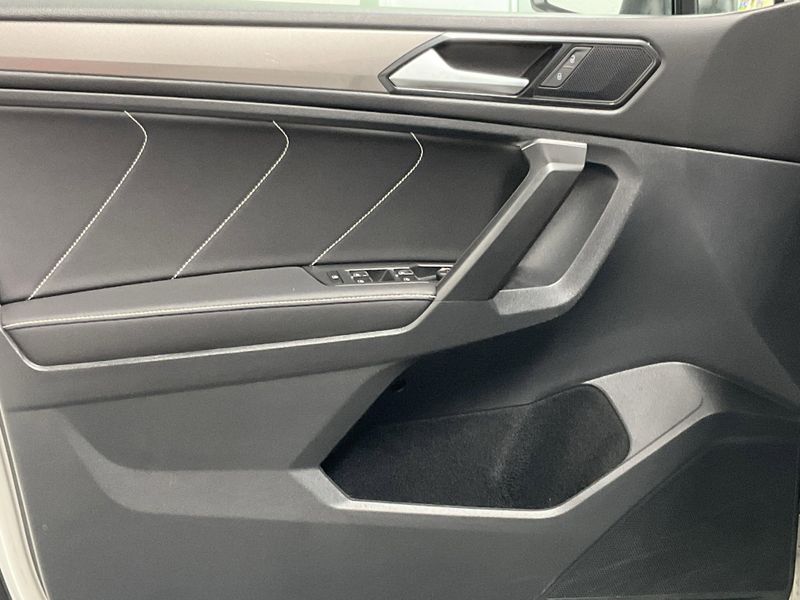 Used 2022 Volkswagen Tiguan SE AWD w/SunroofImage 16