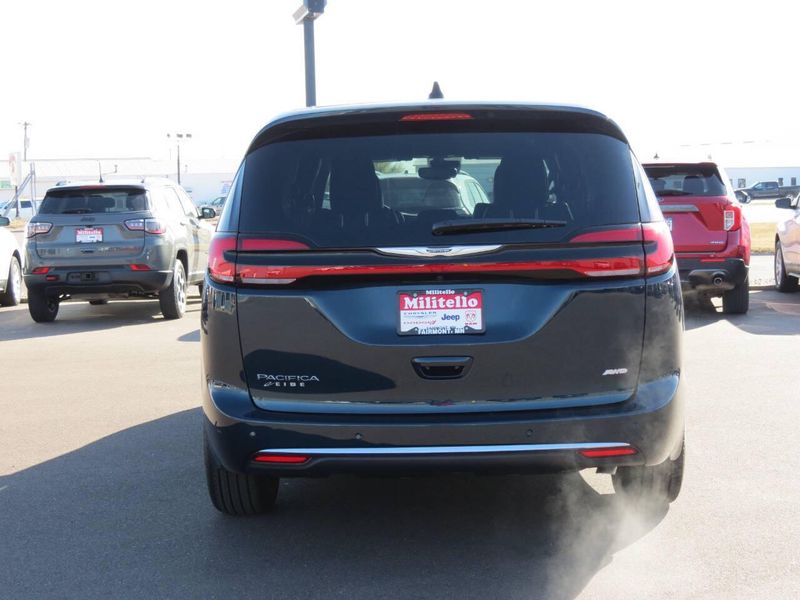 2025 Chrysler Pacifica Select AwdImage 5