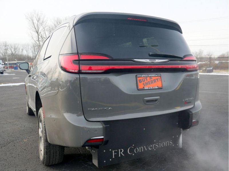 2022 Chrysler Pacifica LimitedImage 14