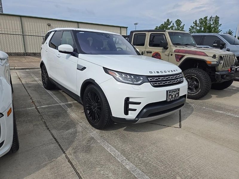 Used 2017 Land Rover Discovery HSEImage 2