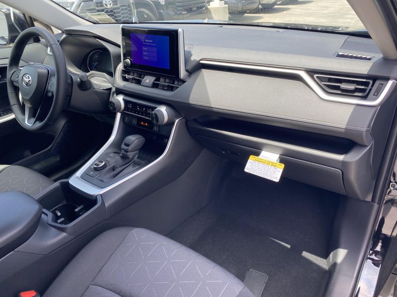New 2025 Toyota RAV4 Hybrid XLEImage 9