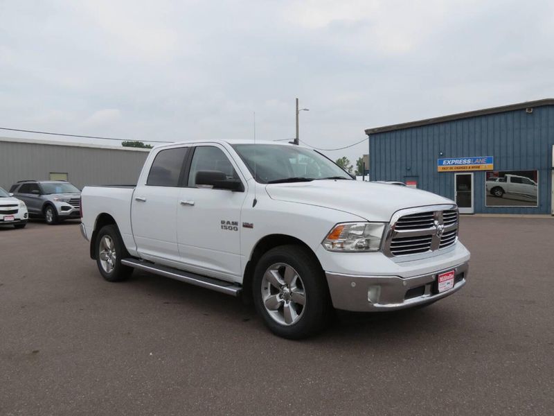 Used 2018 RAM 1500 SLT 4x4 4dr Crew Cab 5.5 ft. SB PickupImage 8